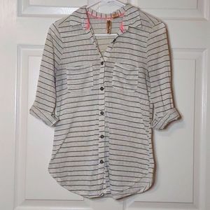 Eyeshadow size medium black and white stripe button down shirt